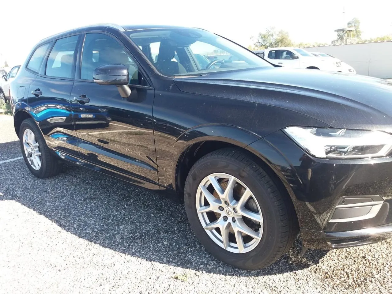 VOLVO XC60 B4 (d) AWD Geartronic Momentum Image 2